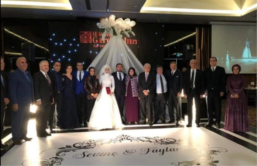 Kars Akyaka Kaymakamı Nur Sevinç Özbek ile Taylan Çakas evlendi