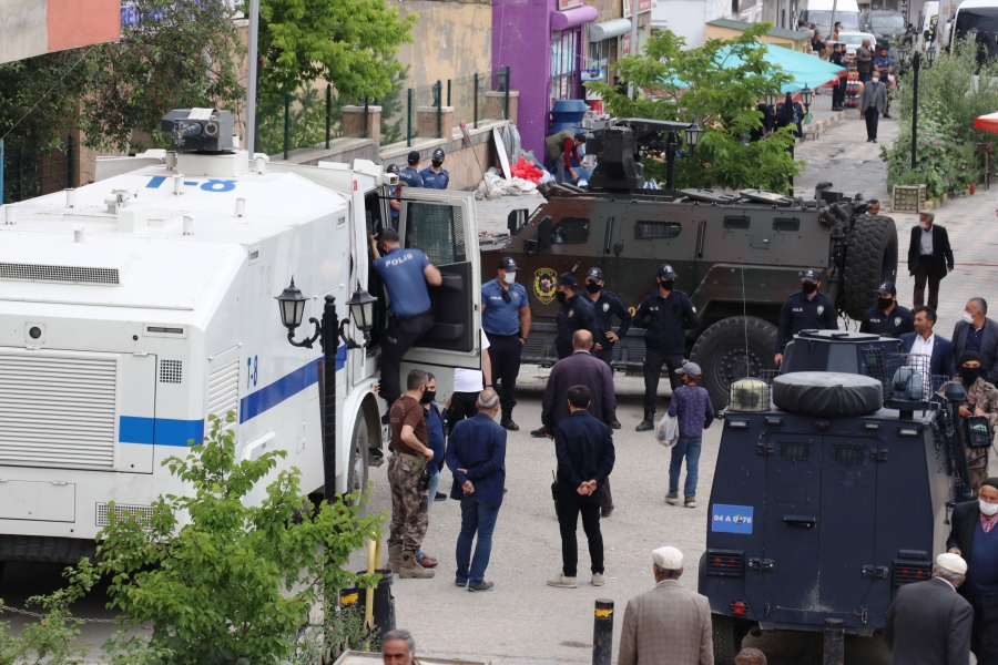 Diyadin Belediye Başkanı Betül Yaşar, terör soruşturmasında gözaltına alındı