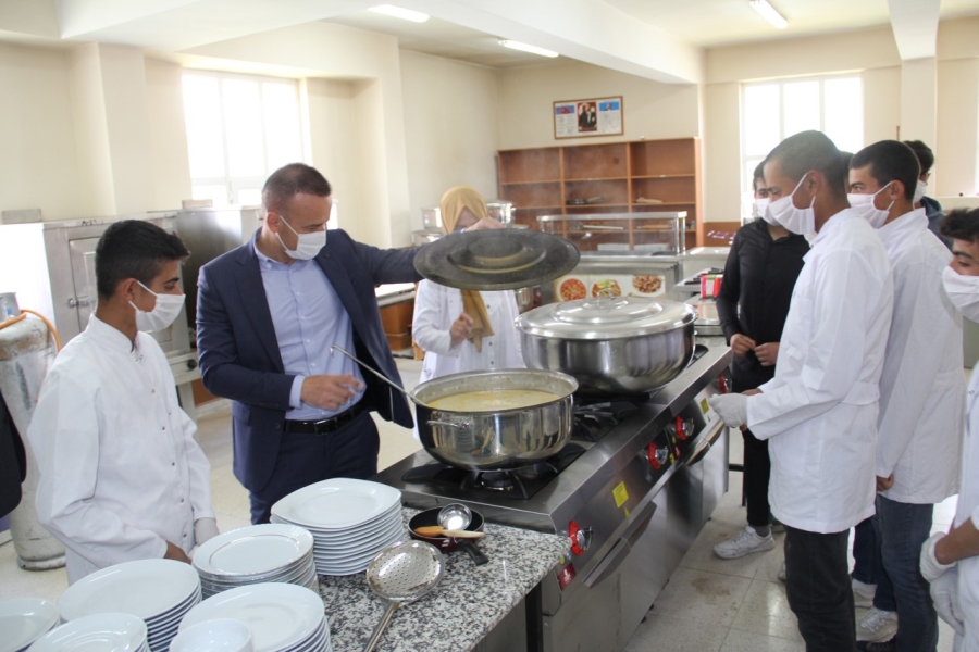 Eleşkirt Mesleki ve Teknik Anadolu Lisesinde Yiyecek ve İçecek Hizmetleri alanı açılışı yapıldı