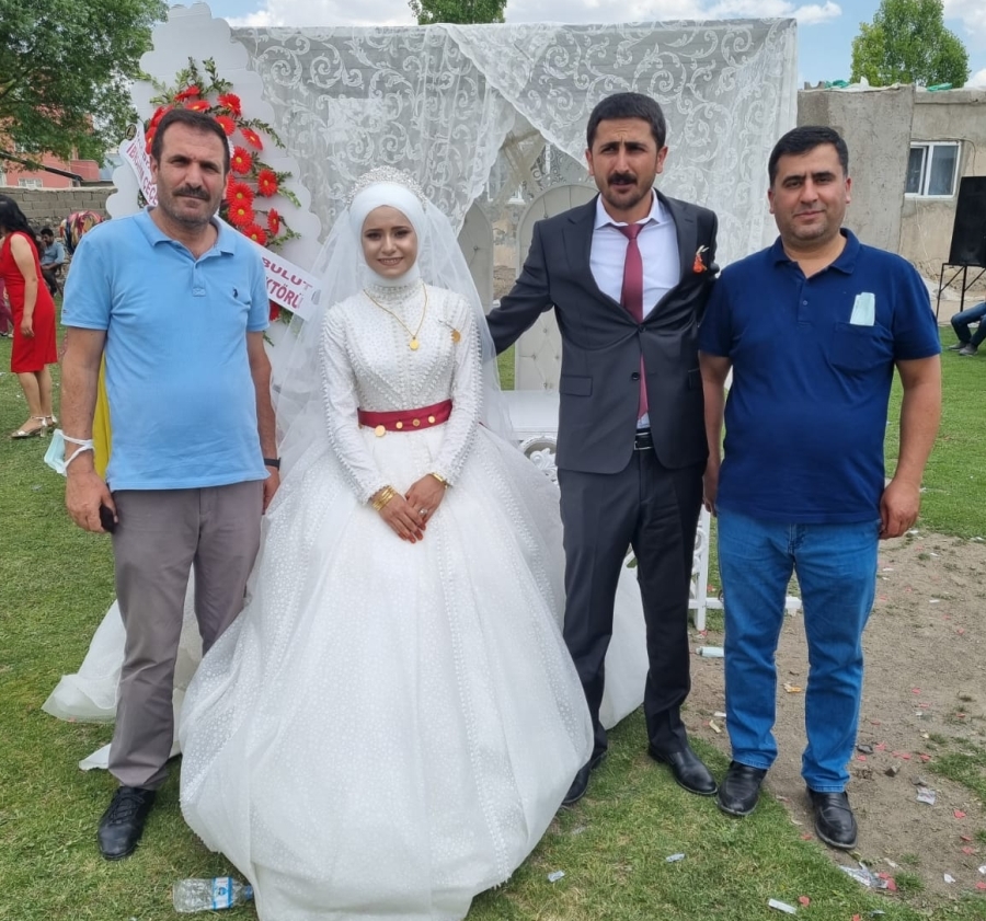 Gazeteci Demet Aydemir ile Ağrı Hakimiyet Gazetesi Yazı İşleri Müdürü Ramazan Demir evlendi