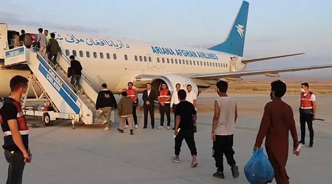 136 Afganistan Uyruklu Düzensiz Göçmen Ülkelerine Gönderildi