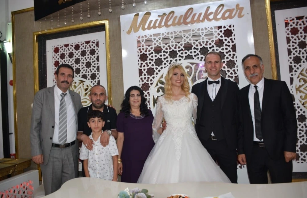 Dilan Dumlu ile Mehmet Emin Yansit evlendi