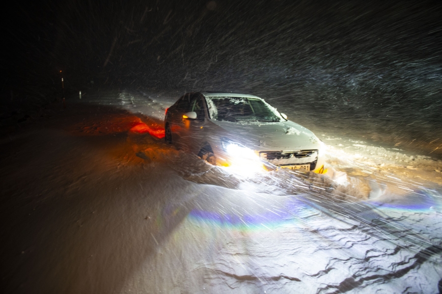 Kar yağışı nedeniyle trafiğe kapatılan Iğdır-Ağrı kara yolu ulaşıma açıldı