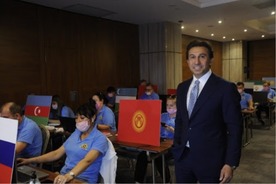 Dosso Dossi Holding Yönetim Kurulu Başkanı Hikmet Eraslan: “Online moda fuarı”nı anlattı