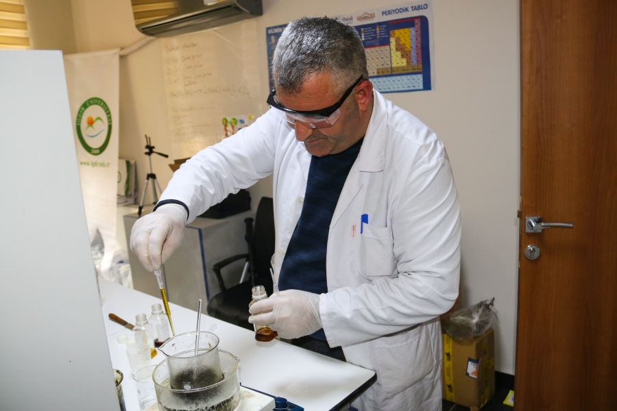 Iğdır Üniversitesi Araştırma Laboratuvarında Kovanlardan toplanan propolisten sabun ve krem elde edildi