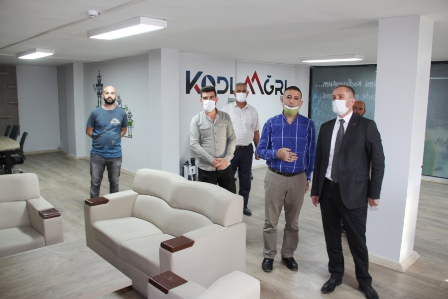 Ağrı Milli Eğitim Müdürü Kökrek, e-sınav ve bilim merkezini ziyaret etti