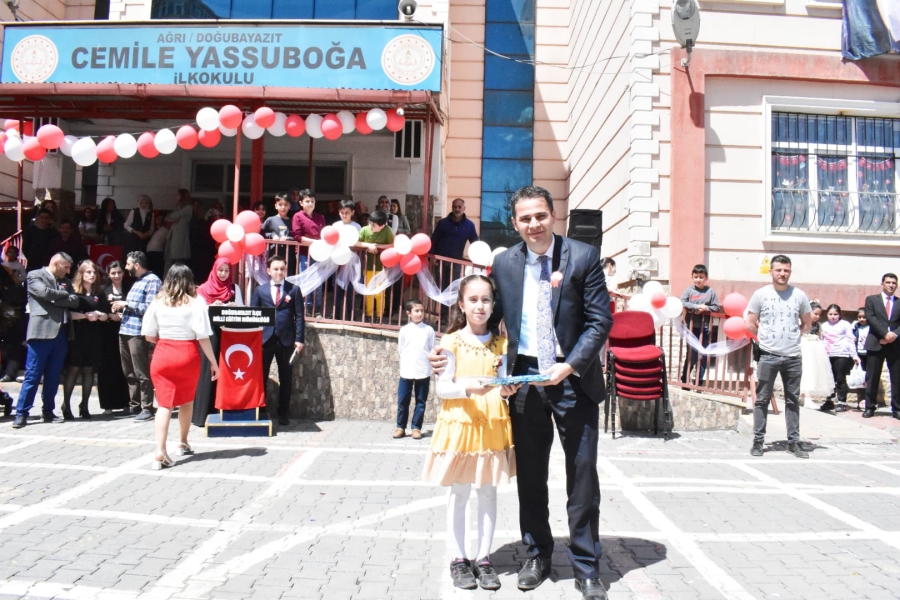 DOĞUBAYAZIT’TA 23 NİSAN KUTLAMALARI