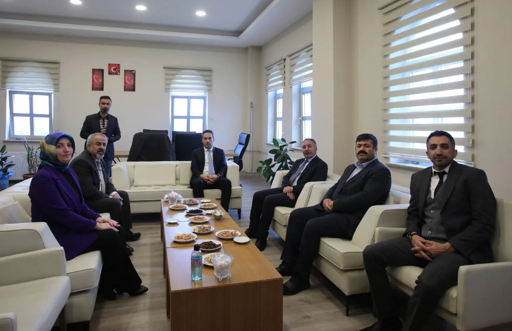 REKTÖR KARABULUT’TAN Ağrı İbrahim Çeçen Üniversitesi İslami İlimler Fakültesi Dekanı PROF. DR. M. SALİH GEÇİT’E ZİYARET