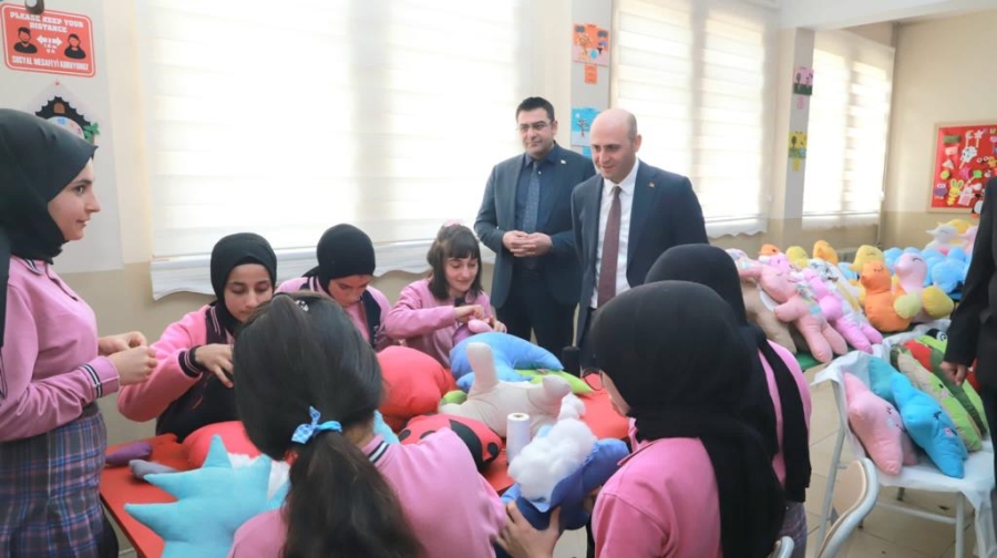 Doğubayazıt Anadolu Lisesi öğrencilerinden deprem bölgesindeki çocuklar için oyuncak