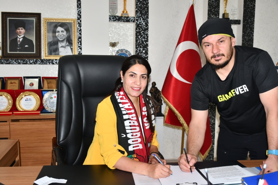 BAŞKAN ACAR FUTBOL KULÜBÜNE DESTEK VERDİ