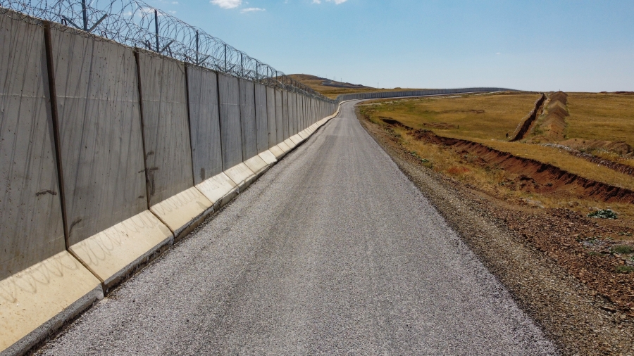 Sınırın sıfır noktasındaki birlikler düzensiz göçle mücadelede ileri teknolojiden yararlanıyor