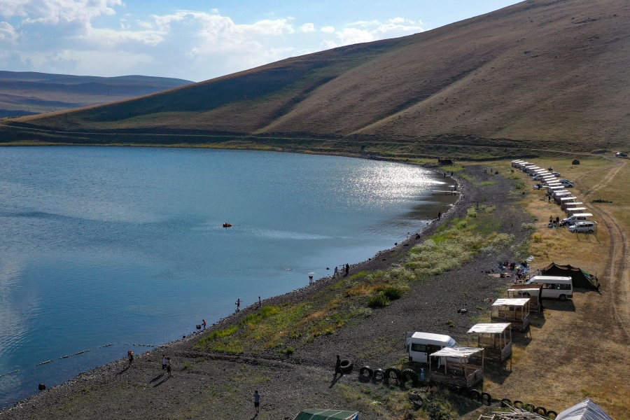 Sıcaktan bunalanlar Balık Gölü