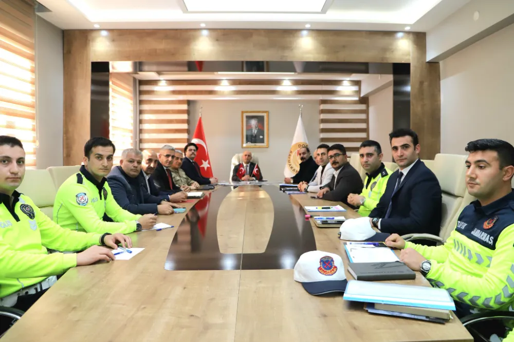 İlçemizde kış mevsimine hazırlık ve trafik önlemleri ile ilgili toplantı yapıldı