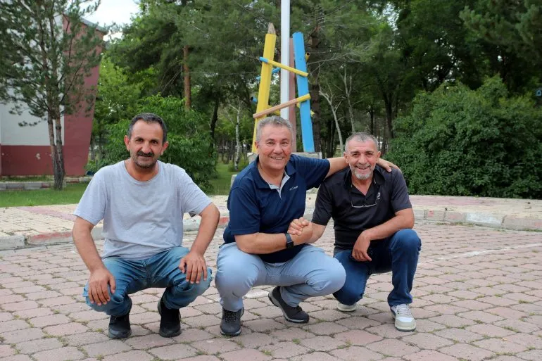Aynı Pozu 42 Yıl Sonra Yeniden Verdiler
