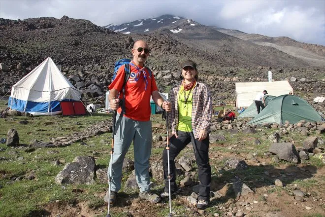 Kadına şiddete dikkati çekmek için Ağrı Dağı