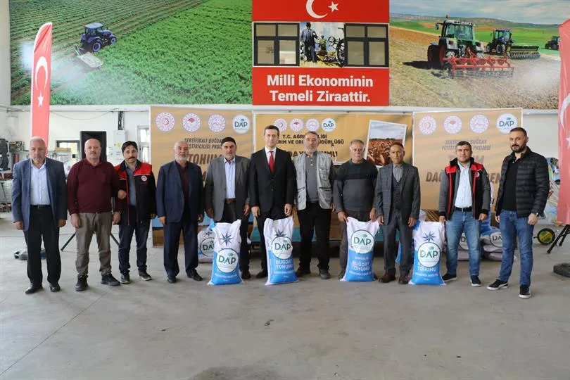 SERTİFİKALI BUĞDAY TOHUMLARI ÇİFTÇİLERE DAĞITILDI