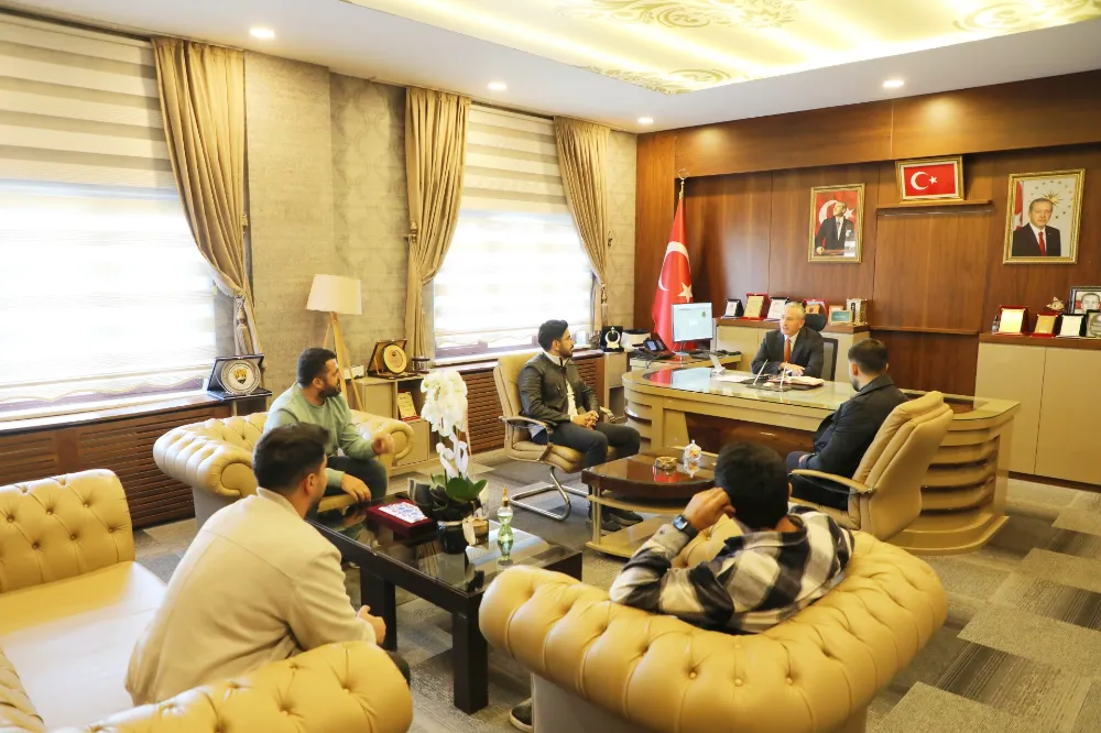 Kocaeli Kartepe Ağrılılar Derneği’nden Ağrı’daki bin öğrenciye mont ve bot desteği