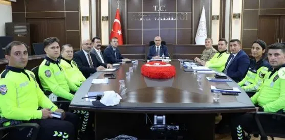 Vali KOÇ başkanlığında, Karayolu Trafik Güvenliği Eylem Planı Toplantısı 