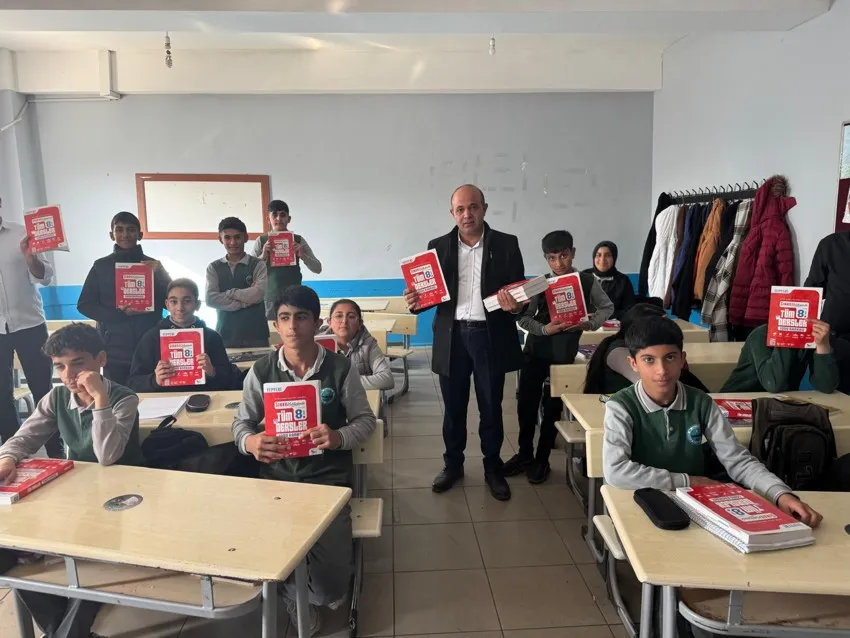 SANAYİ MAHALLE MUHTARINDAN EĞİTİME DESTEK