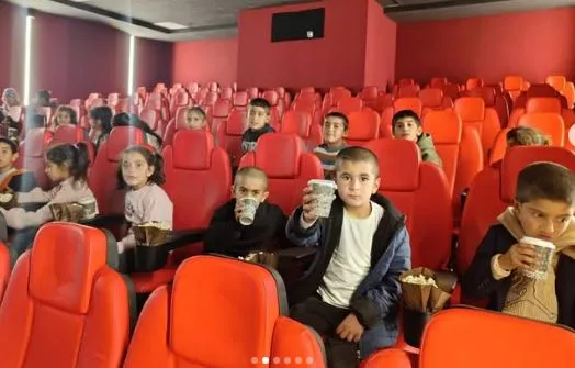 Diyadin Burgulu Köyü öğrencilerine Ağrı Merkezde sinema etkinliği yapıldı