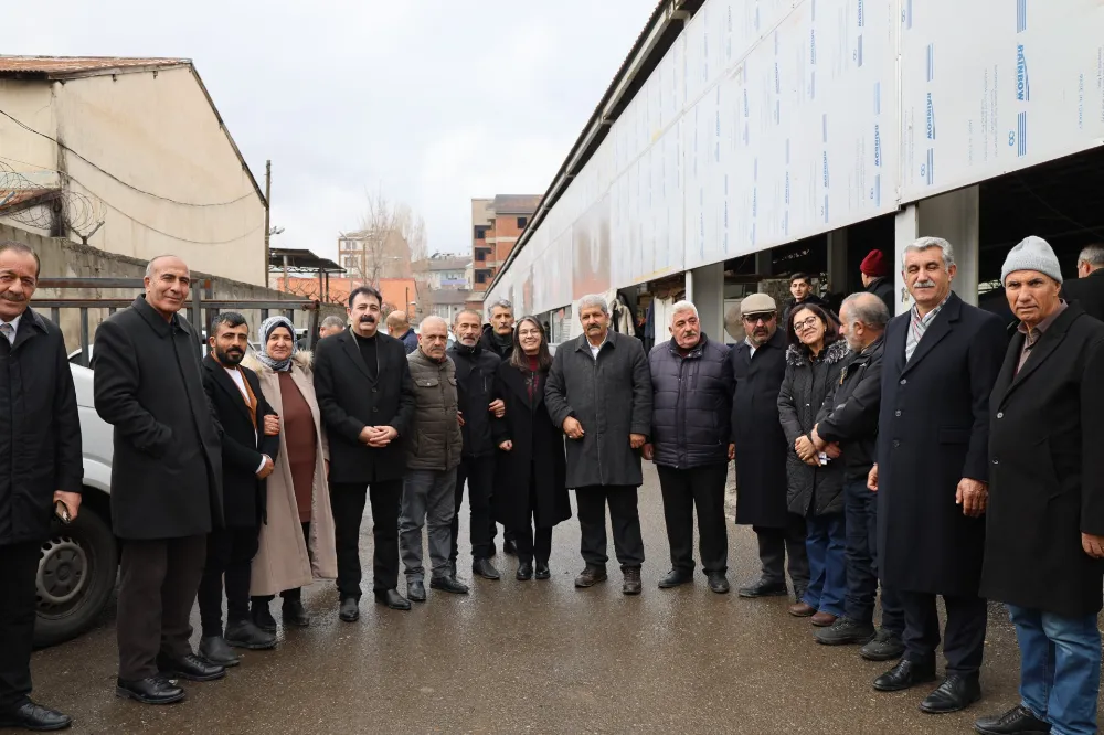 AĞRI BELEDİYE EŞ BAŞKANLERI PAZAR ESNAFI ZİYARETİ GERÇEKLEŞTİRDİ