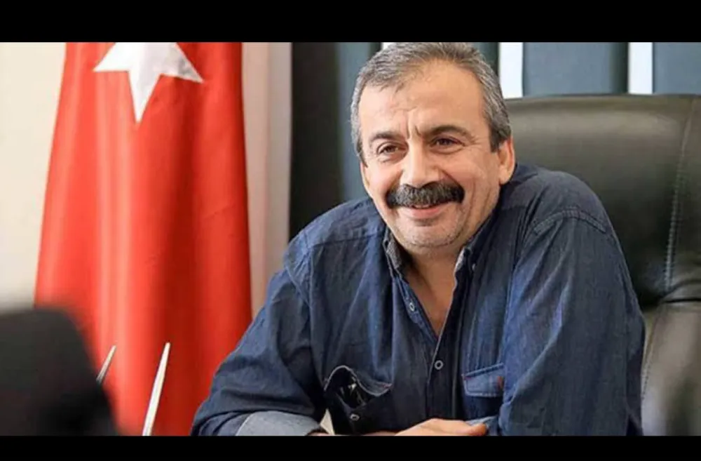 Sırrı Süreyya Önder son yolculuğuna uğurlanıyor