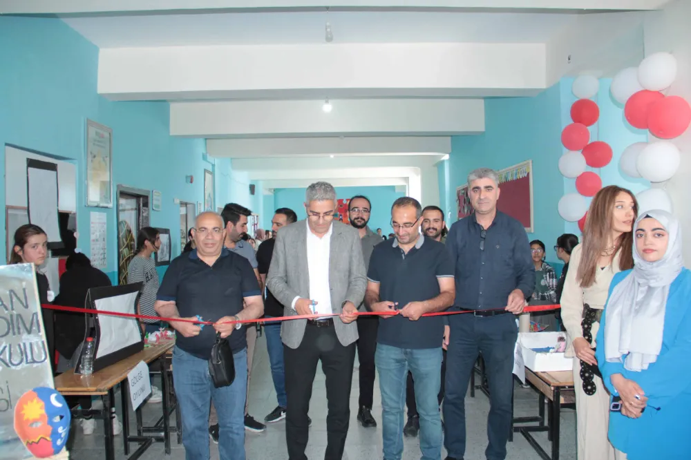 Doğubayazıt Şehit Gürhan Yardım Ortaokulunda Yıl sonu Sergisi Düzenlendi