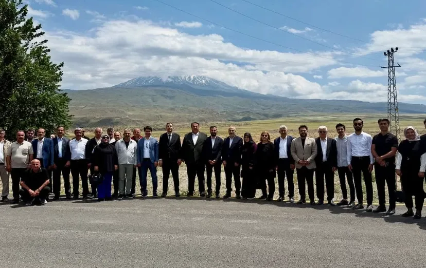 Ak Parti Doğubayazıt İlçe Başkanı Mehmet Sena Geçit ev sahipliğinde kahvaltı