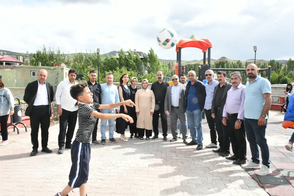 Sarıgül Mahallesi’nde yapımı tamamlanan çocuk oyun parkı açıldı