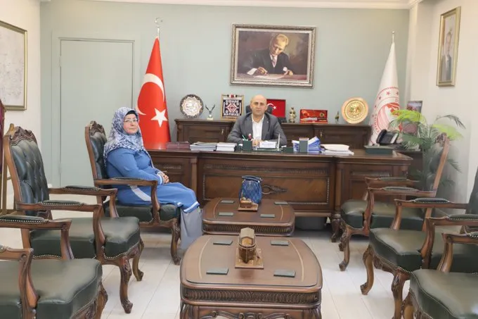 Kaymakam Ekinci görev süresi sona eren Doç. Dr. Yaşar Eryılmaz Devlet Hastanesi Başhekimi Uzm. Dr. Demet Ökke
