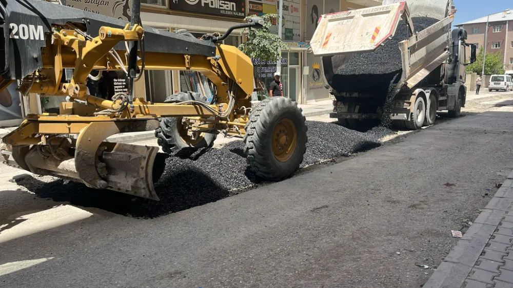 Doğubayazıt Mehmet Eraslan Caddesi’nde  asfalt çalışmaları başladı
