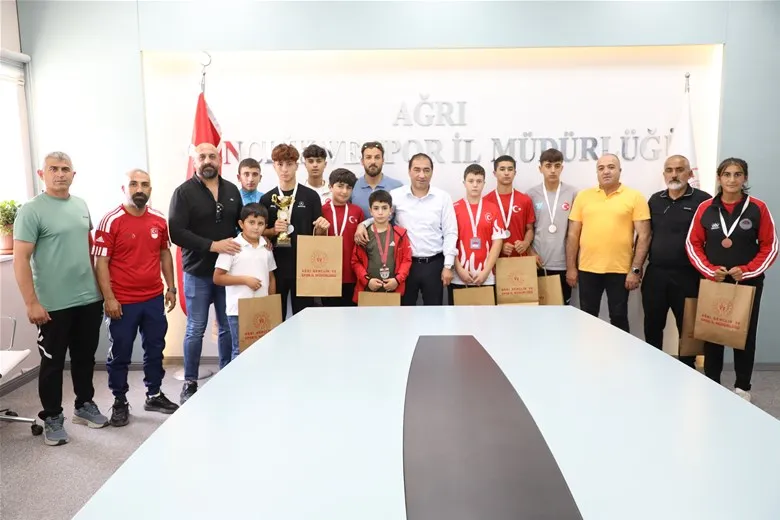 Gençlik ve Spor İl Müdürü Çelebi Dereceye Giren Sporcuları Tebrik Etti
