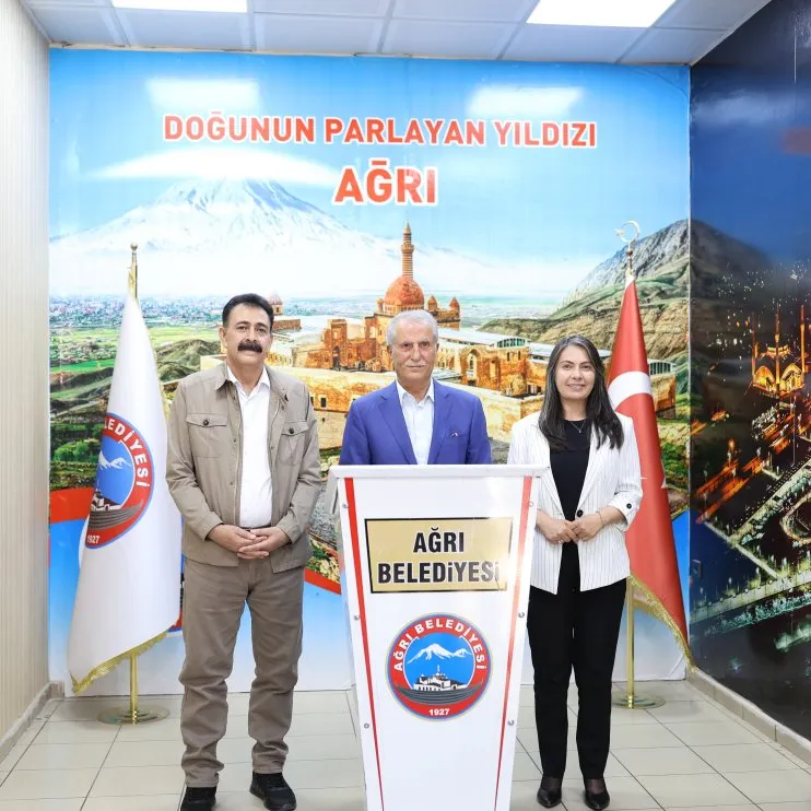 İş İnsanı İbrahim Çeçen’den Ağrı Belediyesine Ziyaret