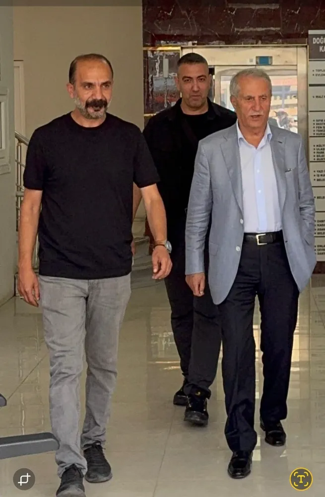 İş insanı İbrahim Çeçen Doğubayazıt Belediye Eş Başkanı Kenan Alkan’ı makamında ziyaret etti