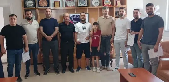 TOBB MEYBEM İş Birliğiyle Gerçekleştirilen Galeri ve Emlak Sınavında Başarılı Adaylara Belgeleri verildi