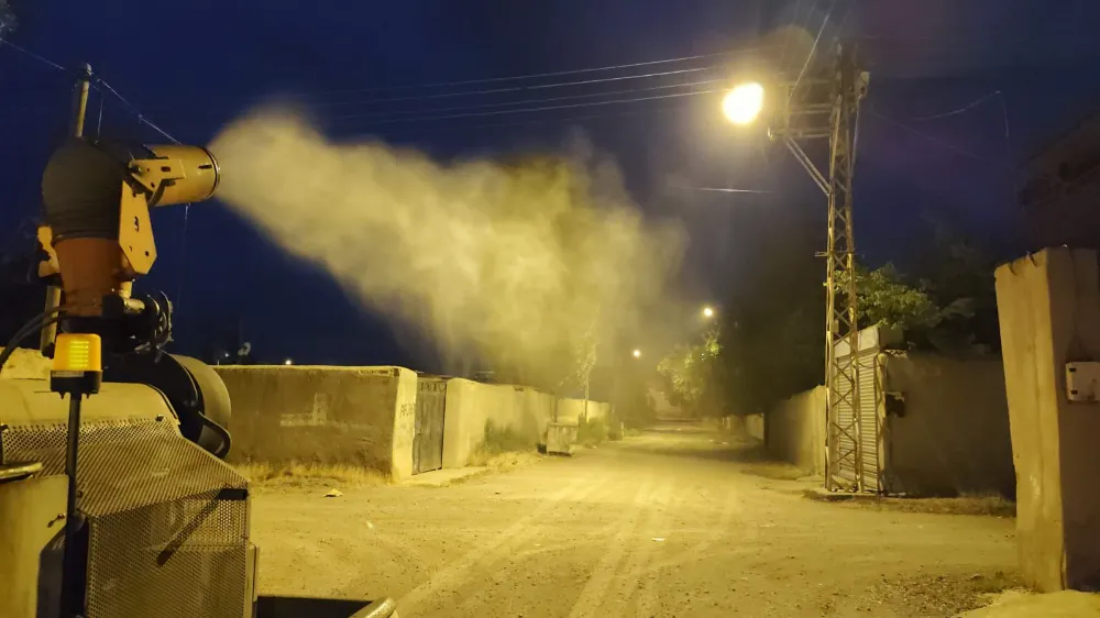 Sinek ve haşerelere karşı her gece düzenli olarak ilaçlama çalışmaları sürüyor