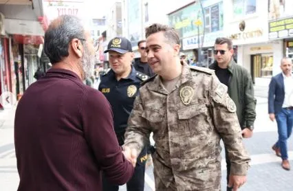 İl Emniyet Müdürü ÖNDER Doğubayazıt ziyaretinde esnaflar ile bir araya gelerek sohbet etti