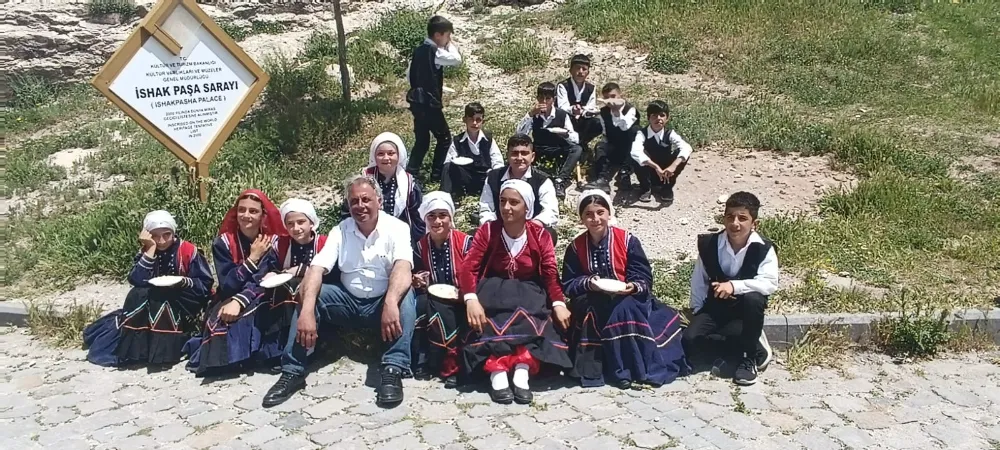 DOĞUBAYAZIT FOLKLOR EKİBİ DESTEK BEKLİYOR -MALZEME YETERSİZLİĞİNDEN DOLAYI YARIŞMAYA GİDEMİYORLAR