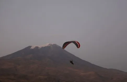 Ağrı Dağı ve çevresinde düzenlenen paramotor etkinliği bölgenin turizm potansiyeline dikkat çekti