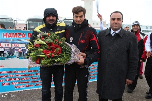 Milli Sporcu Hamza Dursun Ağrıda Coşkulu Karşılandı
