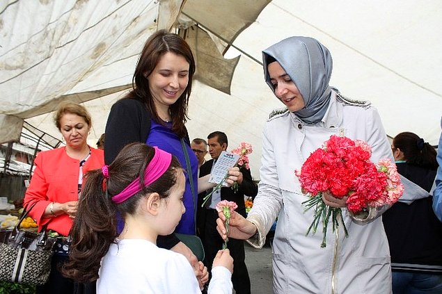 FATMA BETÜL SAYAN KAYANIN BAKANLIĞI DOĞUBAYAZITTA SEVİNÇLE KARŞILANDI